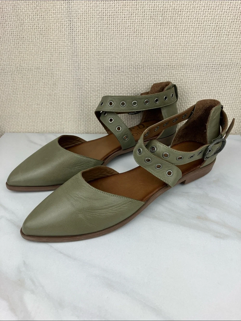 Bueno Becky Green Leather Flats Ankle Strap Size 41
